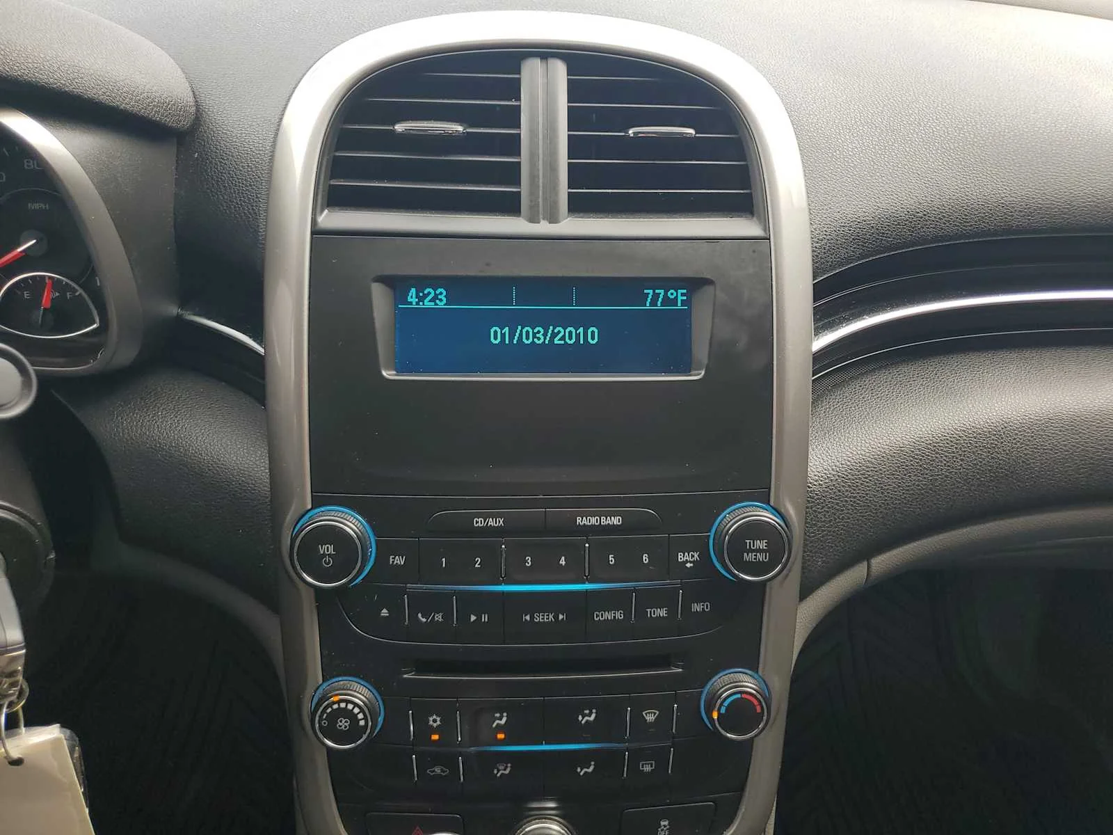 Used 2015 SUMMIT WHITE Chevrolet LS image 17