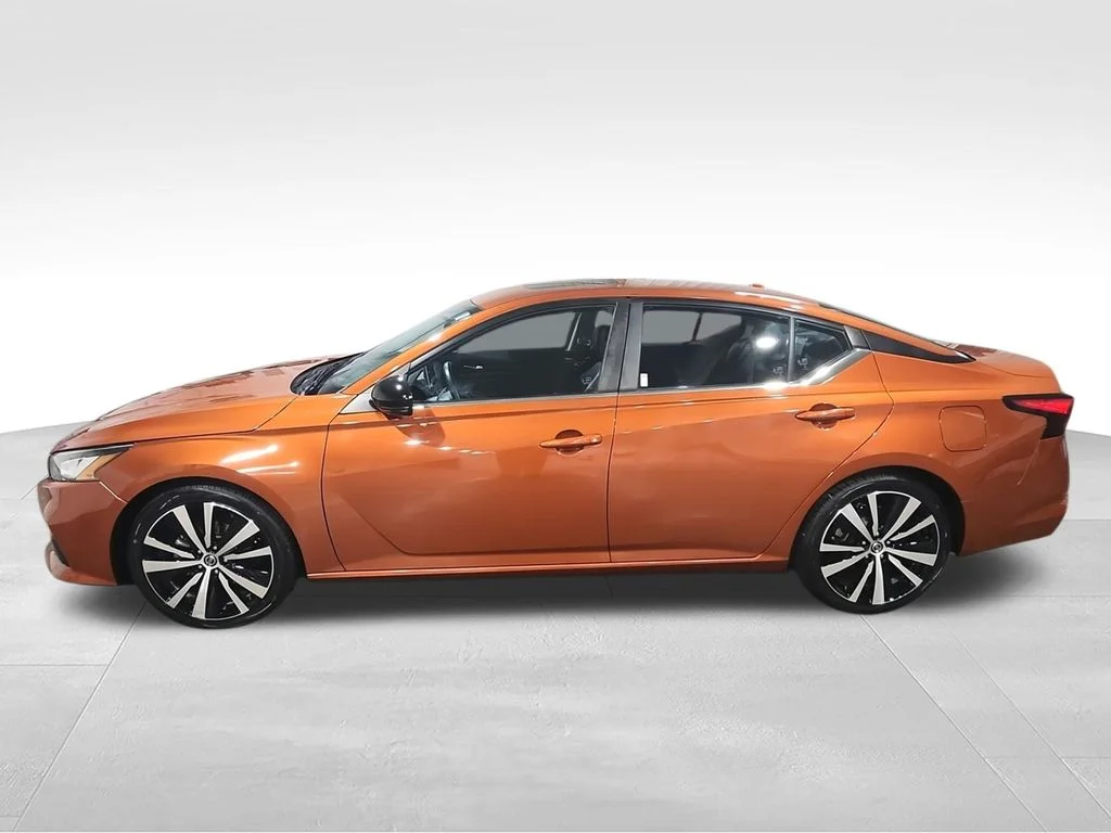 Used 2021 Orange Nissan 2.0 SR image 5