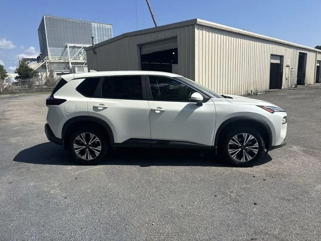 Used 2023 White Nissan SV image 4