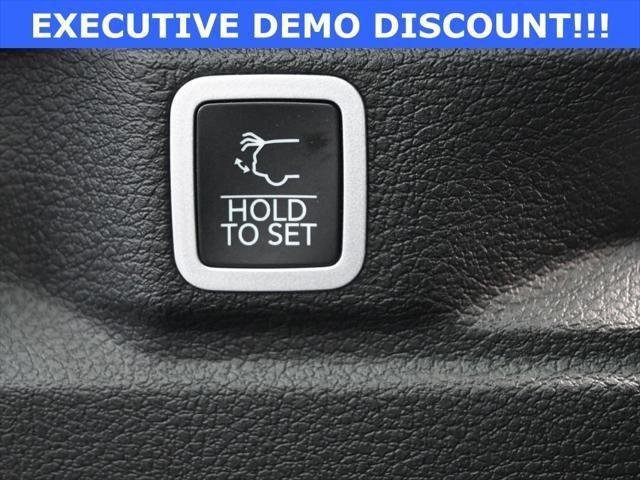 New 2026 Bright White Clear-Coat Exterior Paint Jeep Laredo X image 25