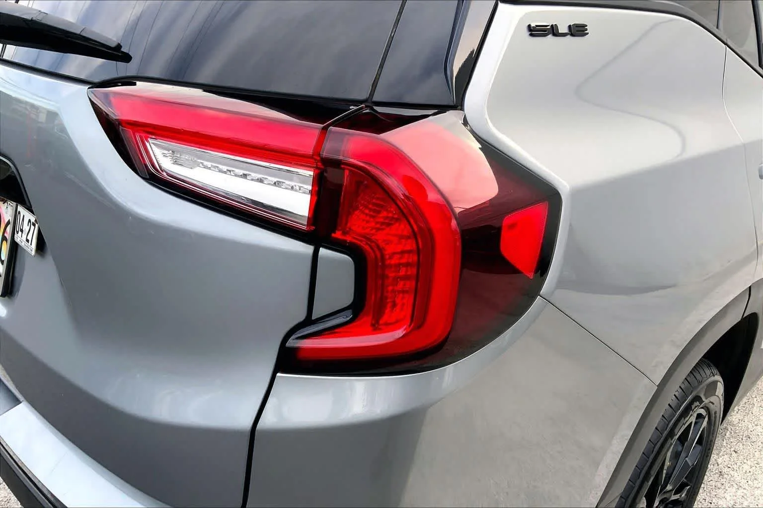 Used 2023 Sterling Metallic GMC SLE image 32