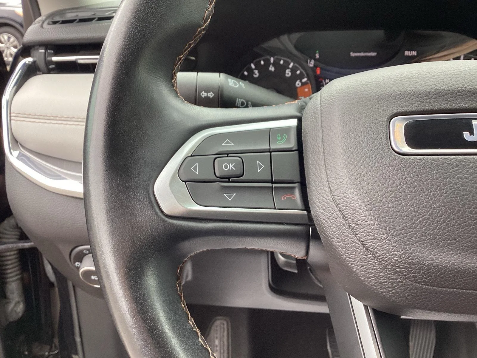 Used 2022 Diamond Black Crystal Pearlcoat Jeep Limited image 16