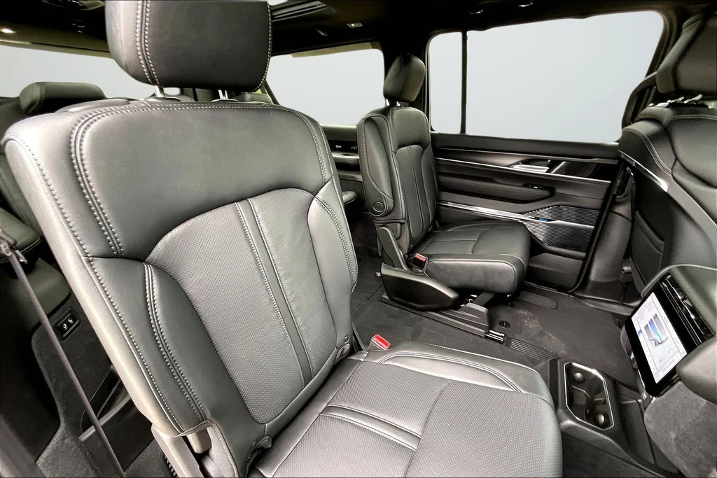 New 2026 High Gloss Black Jeep Summit Obsidian image 19