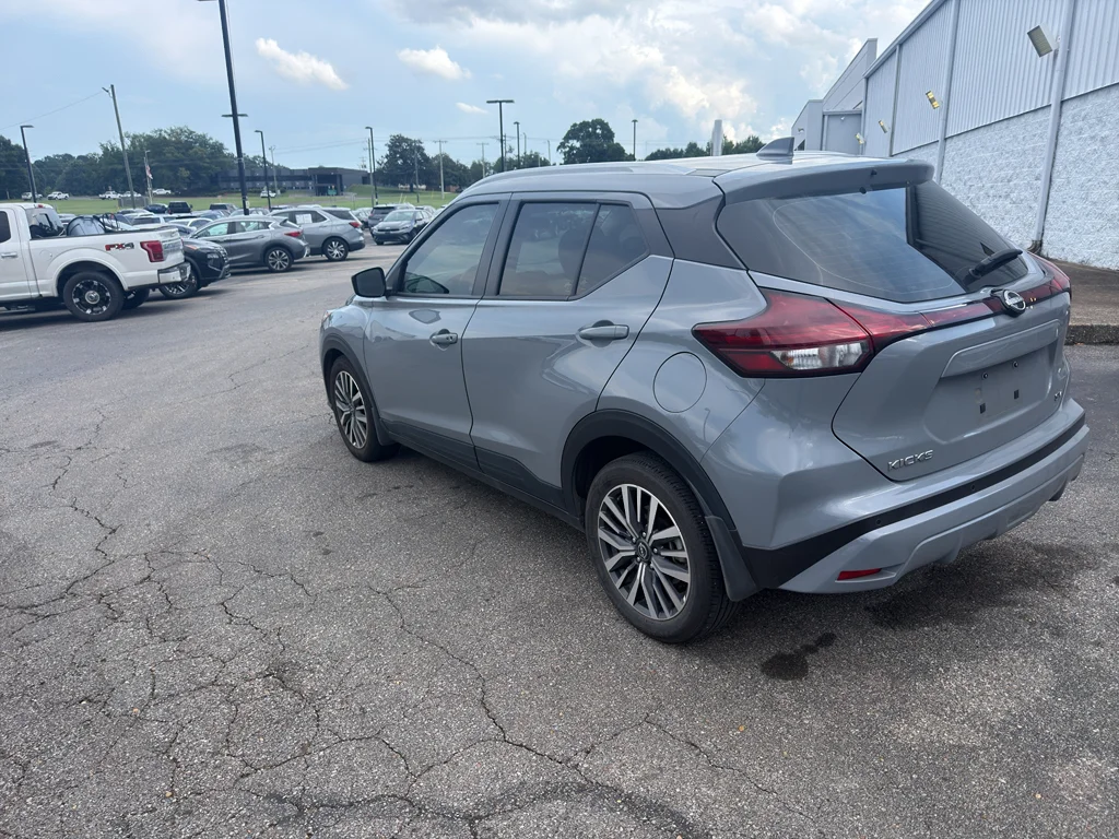 Used 2024 Boulder Gray Pearl Nissan SV image 4