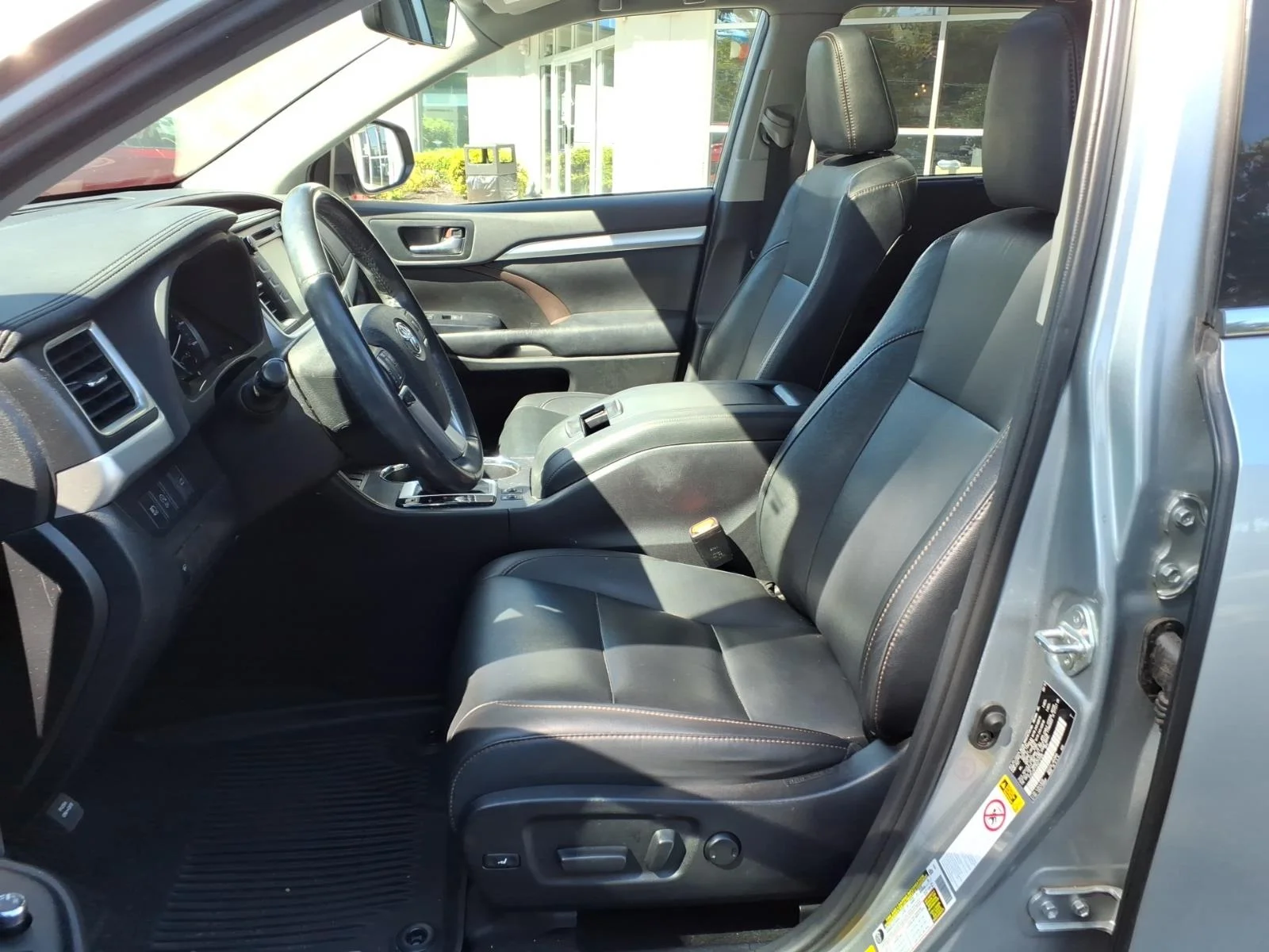 Used 2019 Celestial Silver Metallic Toyota XLE image 15