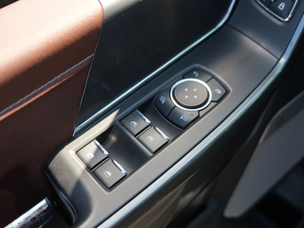 Used 2023  Ford Lariat image 17