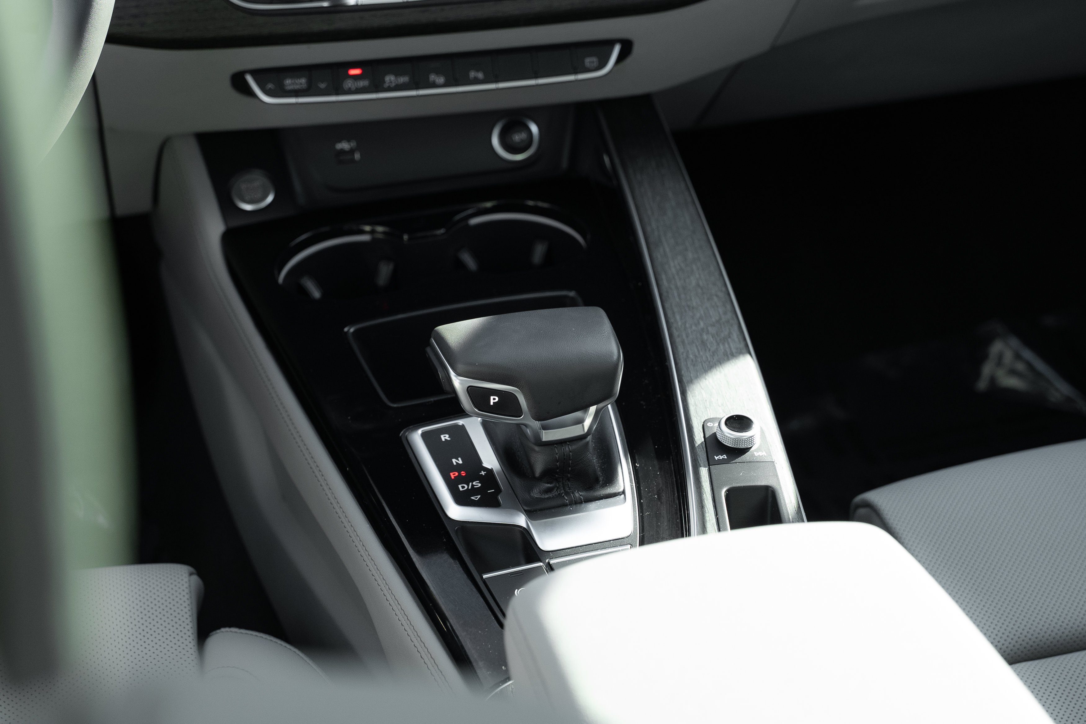 Certified Used 2025 Glacier White Metallic Audi S line Prestige image 11