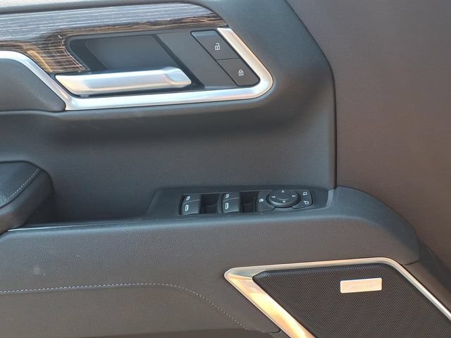 Used 2025 Onyx Black GMC Elevation image 16