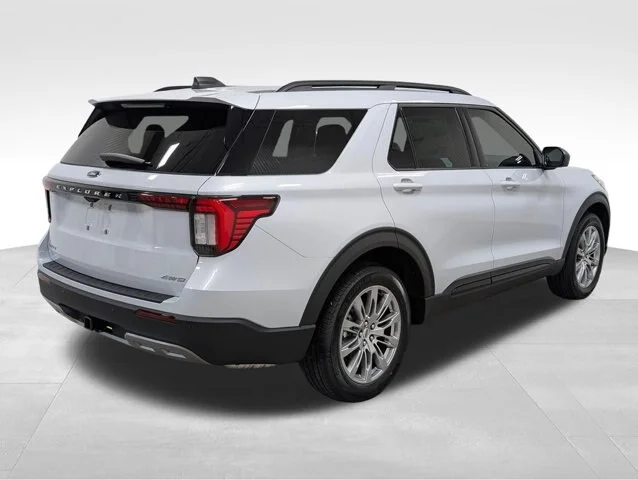 New 2026 Space White Metallic Ford Active image 46
