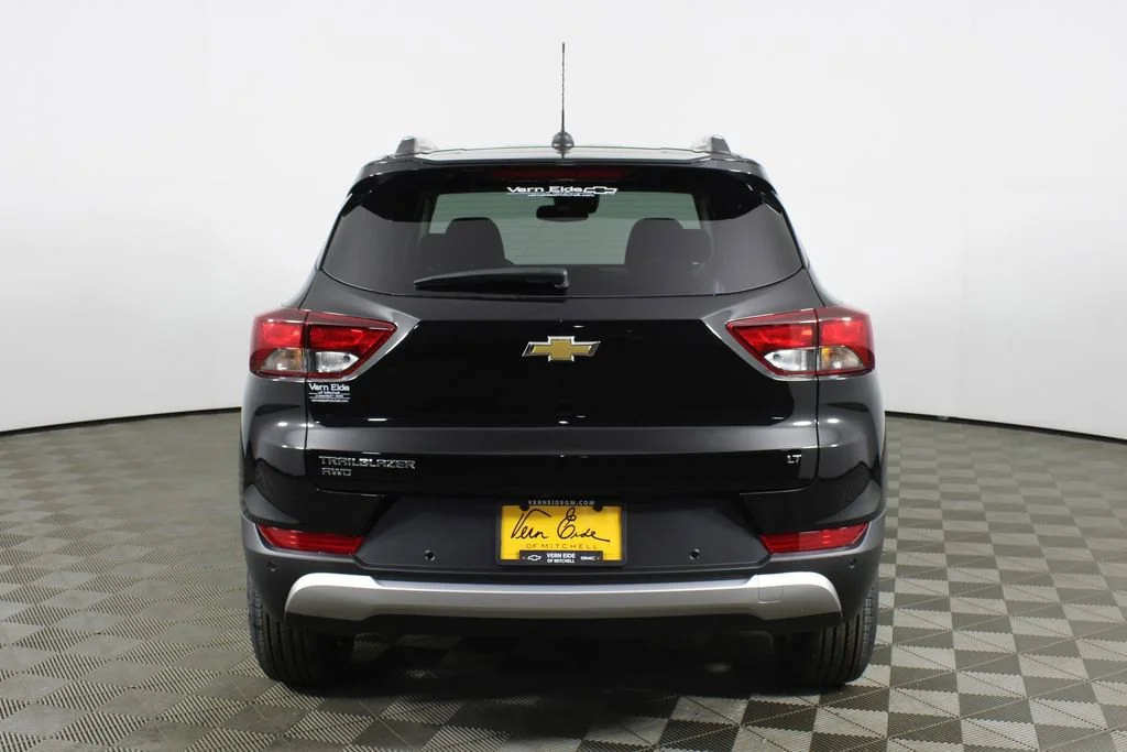 New 2026 Mosaic Black Metallic Chevrolet LT image 6