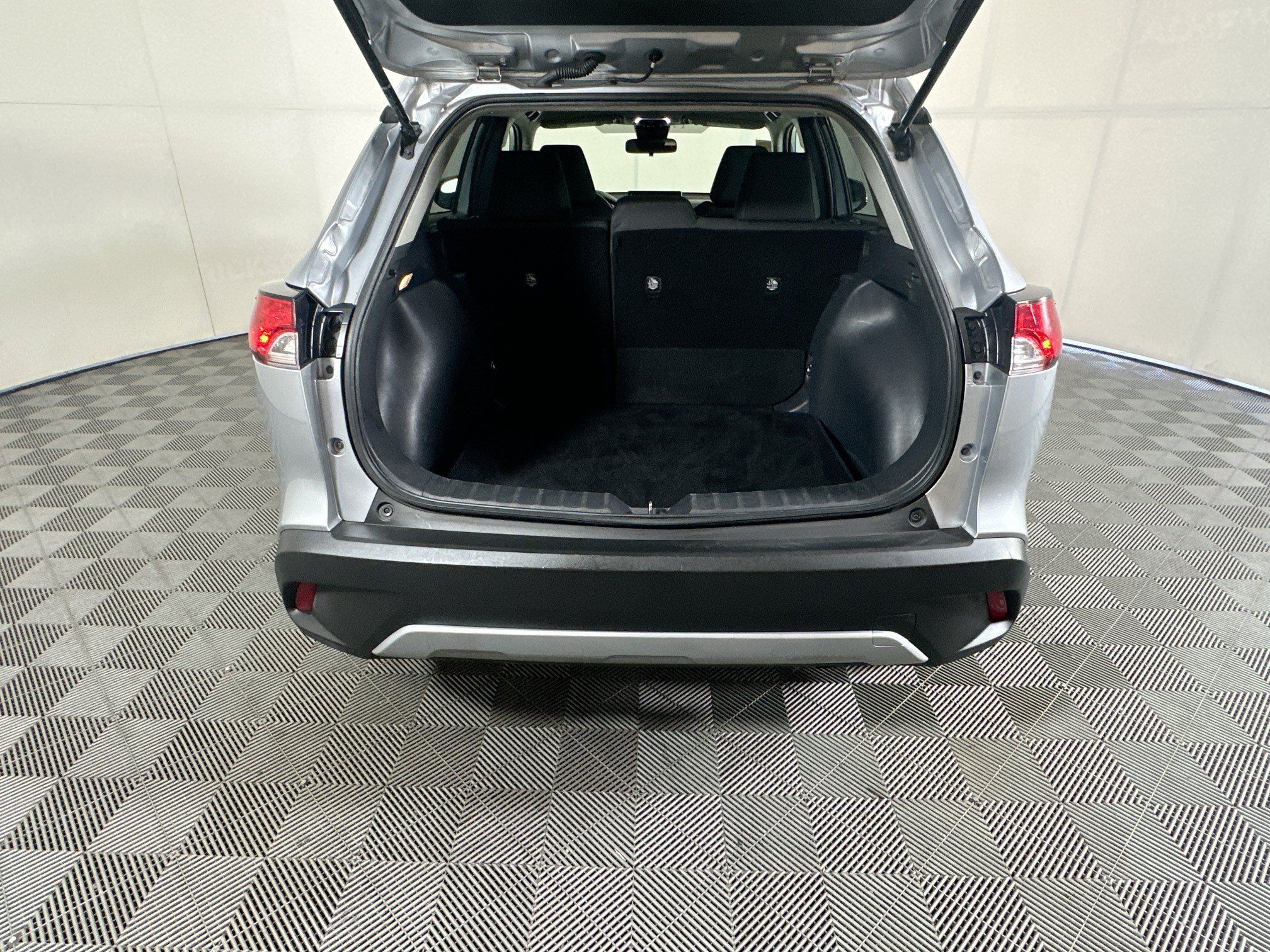 Used 2022 Silver Toyota LE image 31