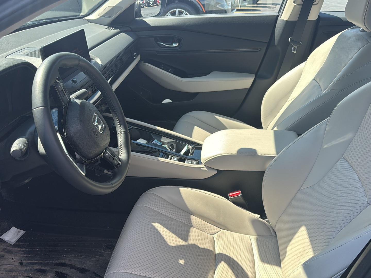Used 2026 Meteorite Gray Metallic Honda Touring image 9