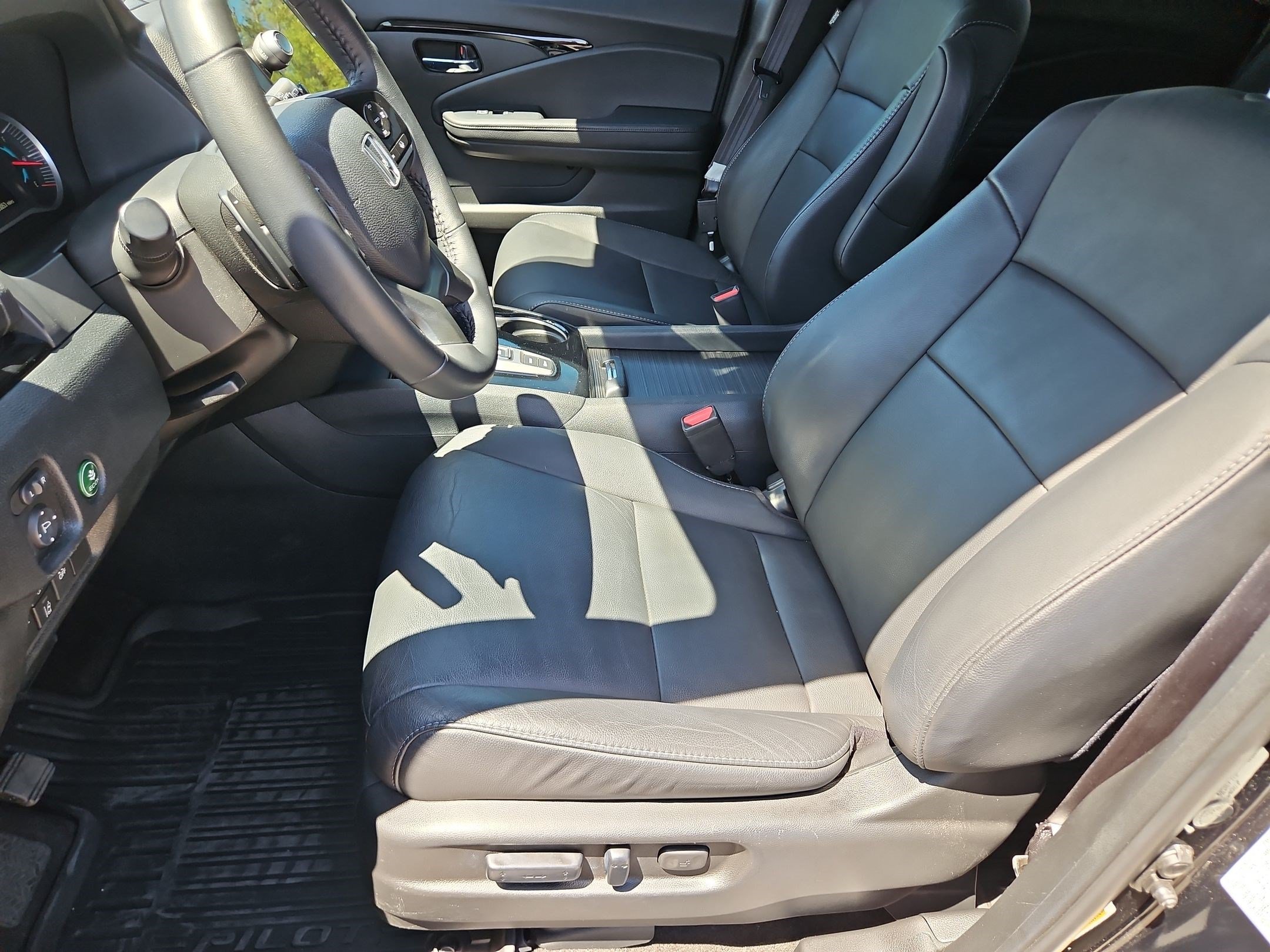 Used 2022 Crystal Black Pearl Honda Touring 7-Passenger image 25