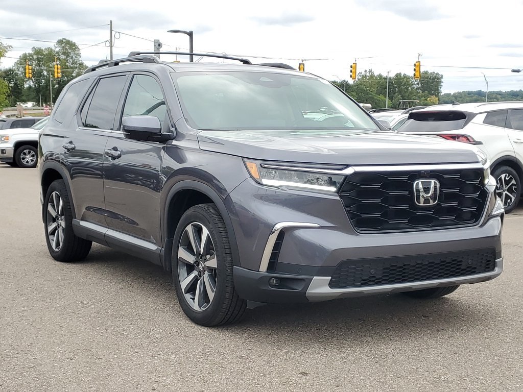 Certified Used 2025 Modern Steel Metallic Honda AWD Elite image 4