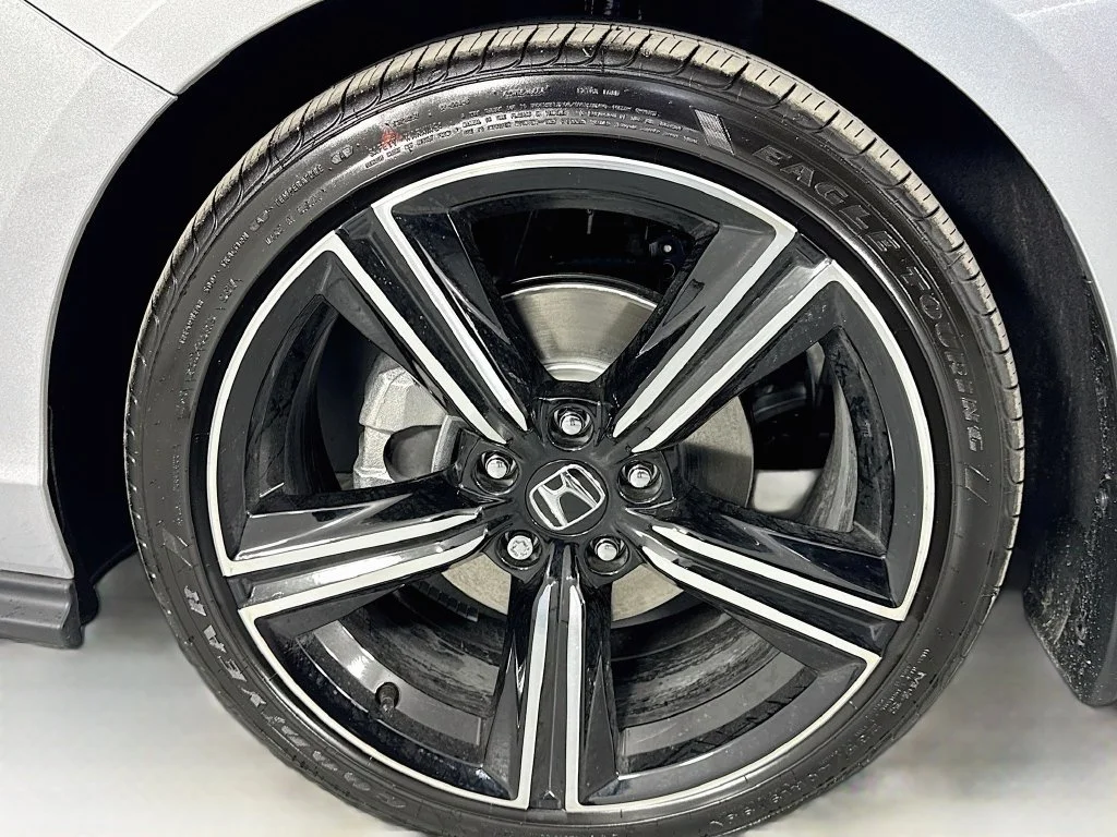 New 2026 Solar Silver Metallic Honda SE image 13