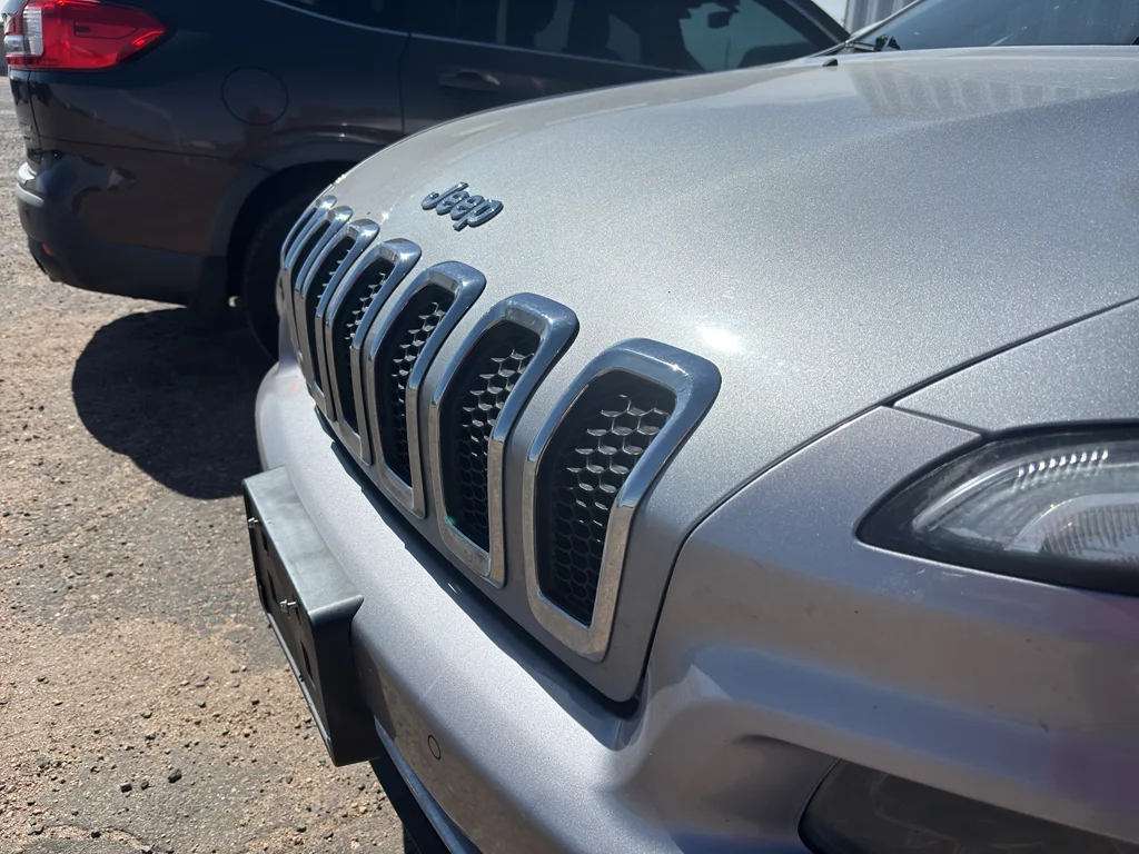 Used 2014 Billet Silver Metallic Clearcoat Jeep Limited image 7