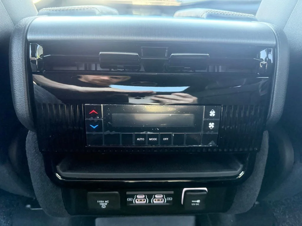 New 2026 Black Jeep  image 40
