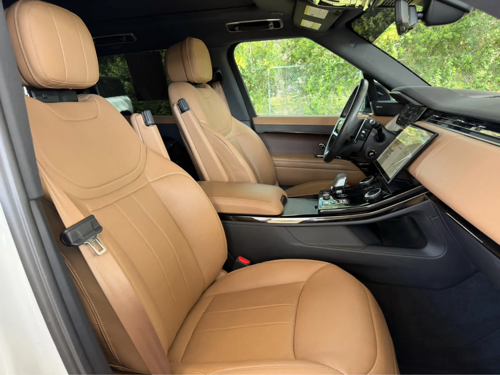 Certified Used 2023 Fuji White Land Rover SE image 15
