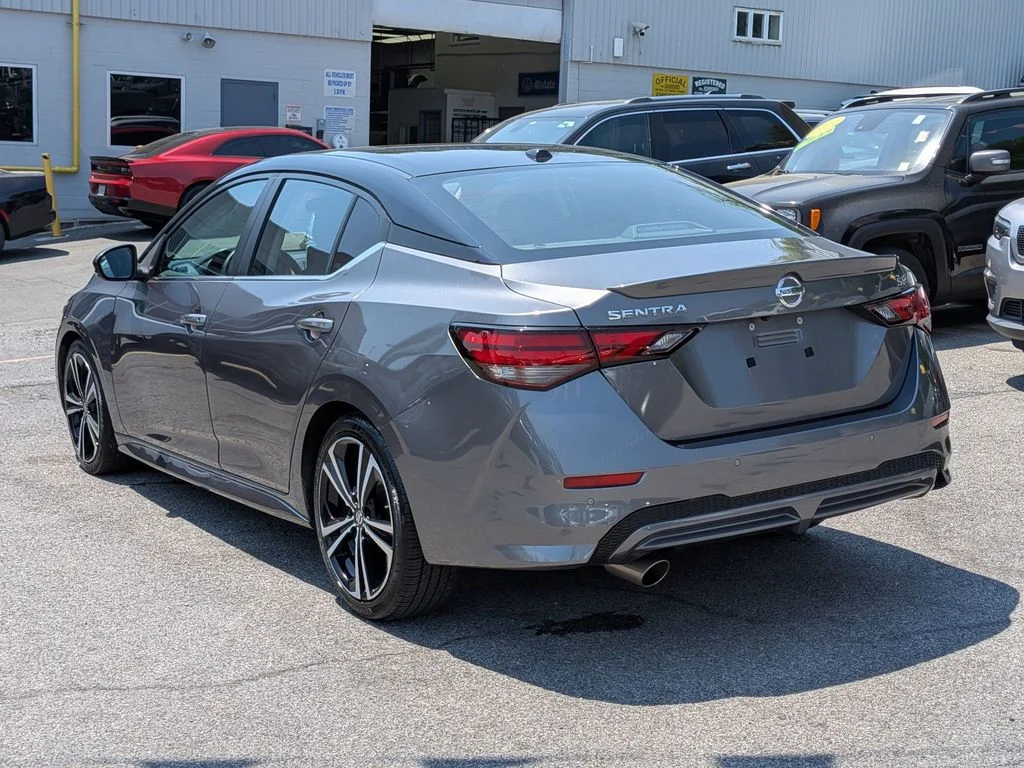 Used 2021 Gray Nissan SR image 9