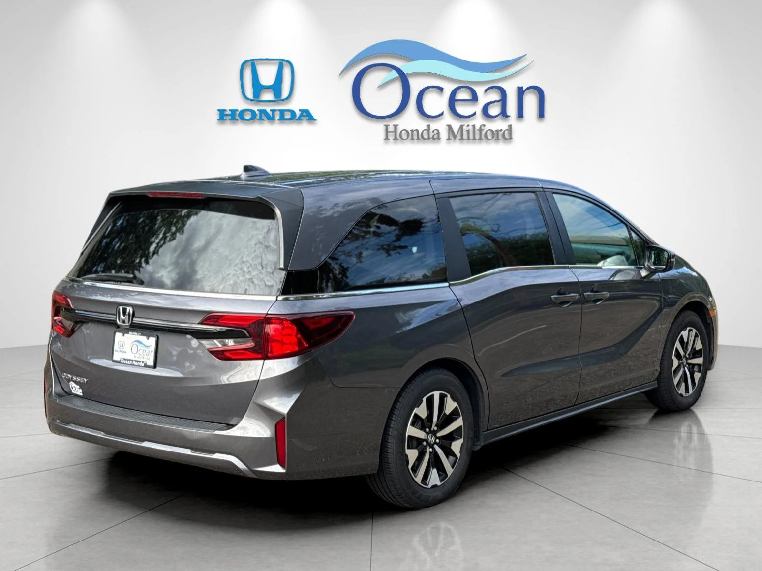 Used 2025 Modern Steel Metallic Honda EX-L image 3