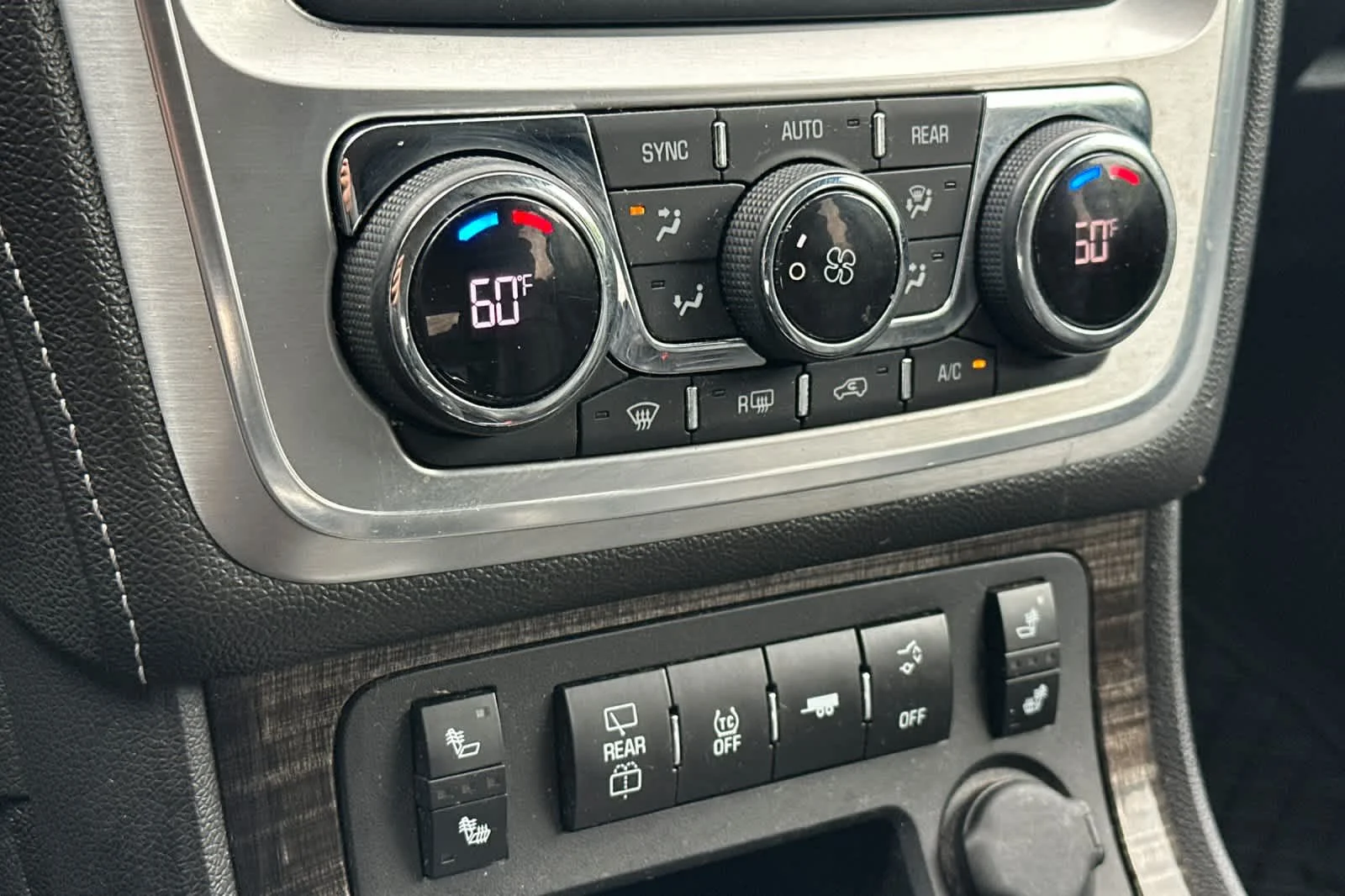 Used 2014 White Diamond Tricoat GMC SLT image 21