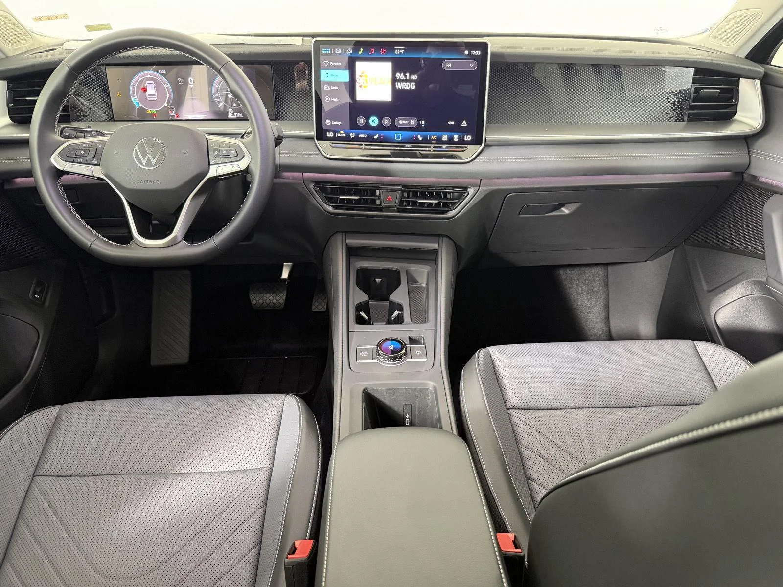 New 2026 Platinum Gray Metallic Volkswagen SE image 24
