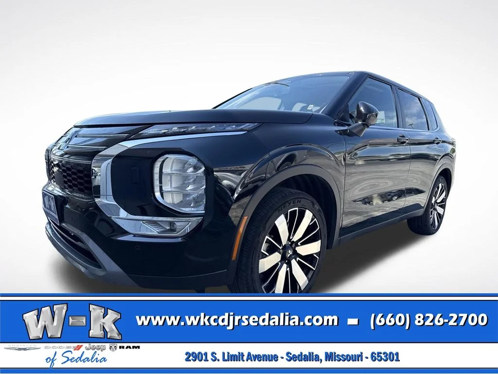 Used 2025 Black Mitsubishi SE image 13