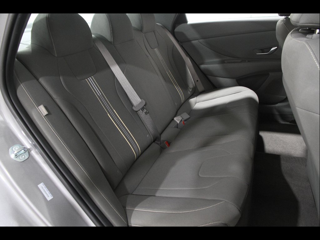 2025 Hyundai Elantra SEL - Photo 16