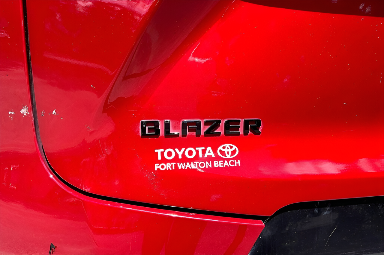 Used 2022 Red Chevrolet RS image 34