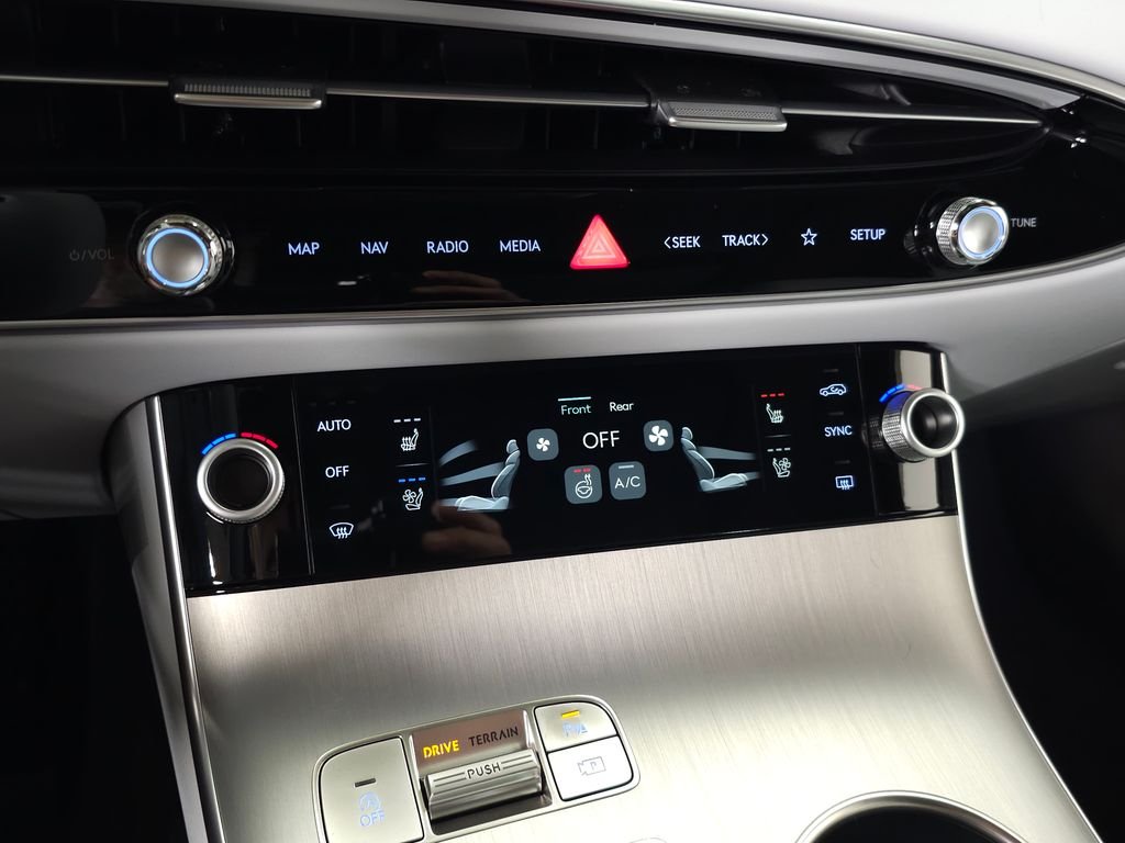 New 2026 White Genesis 2.5T ADVANCED image 24