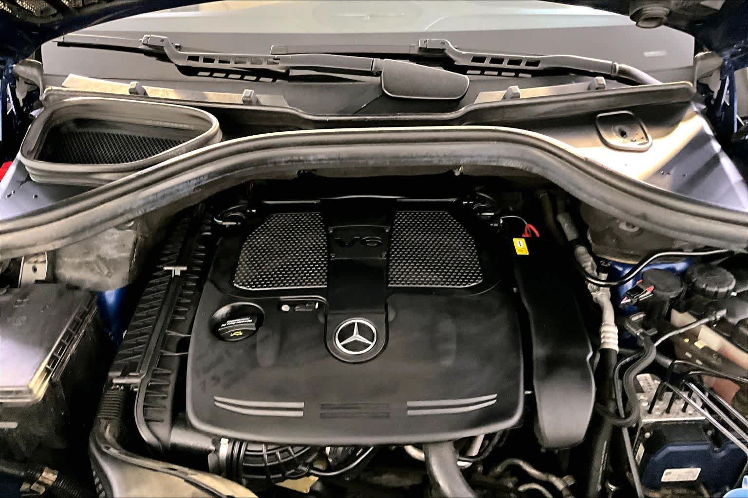 Used 2018 Brilliant Blue Metallic Mercedes-Benz GLE 350 image 30