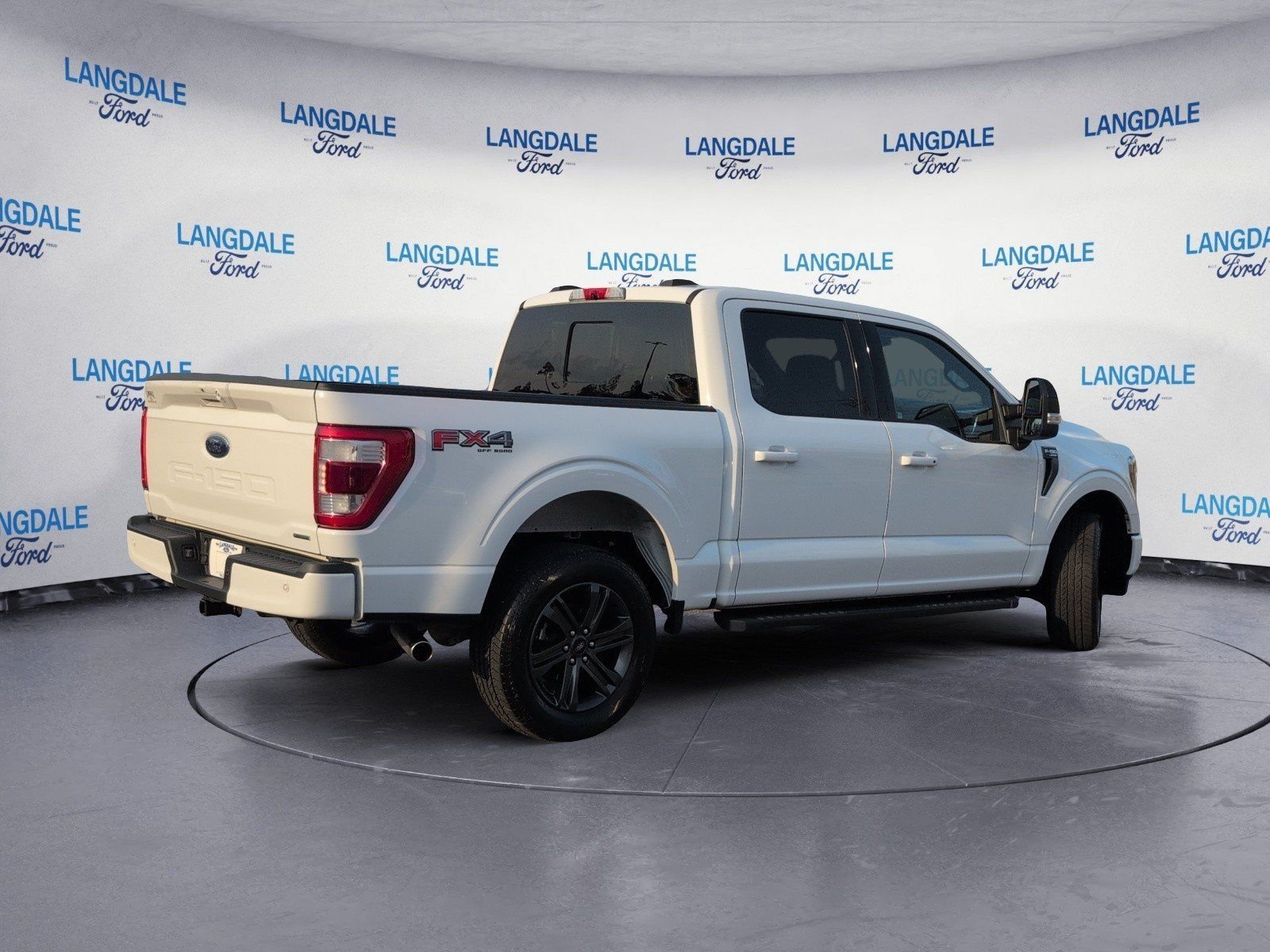 Used 2023 Oxford White Ford Lariat image 4