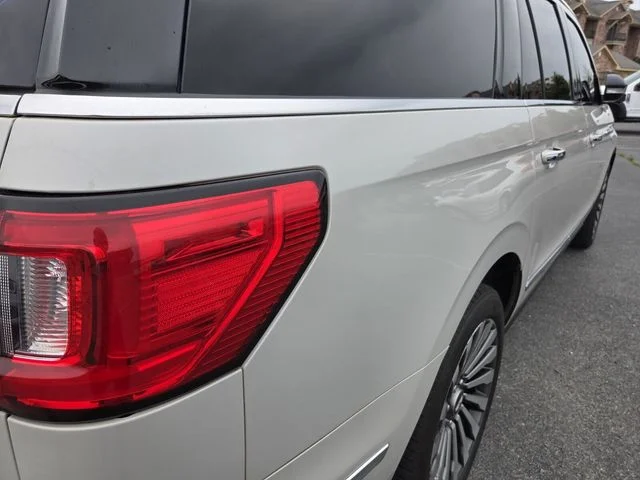 Used 2019 White Lincoln Reserve image 7