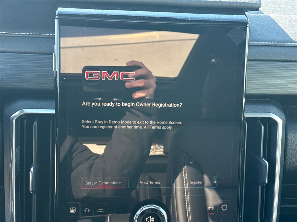 2026 GMC ACADIA - Image 22