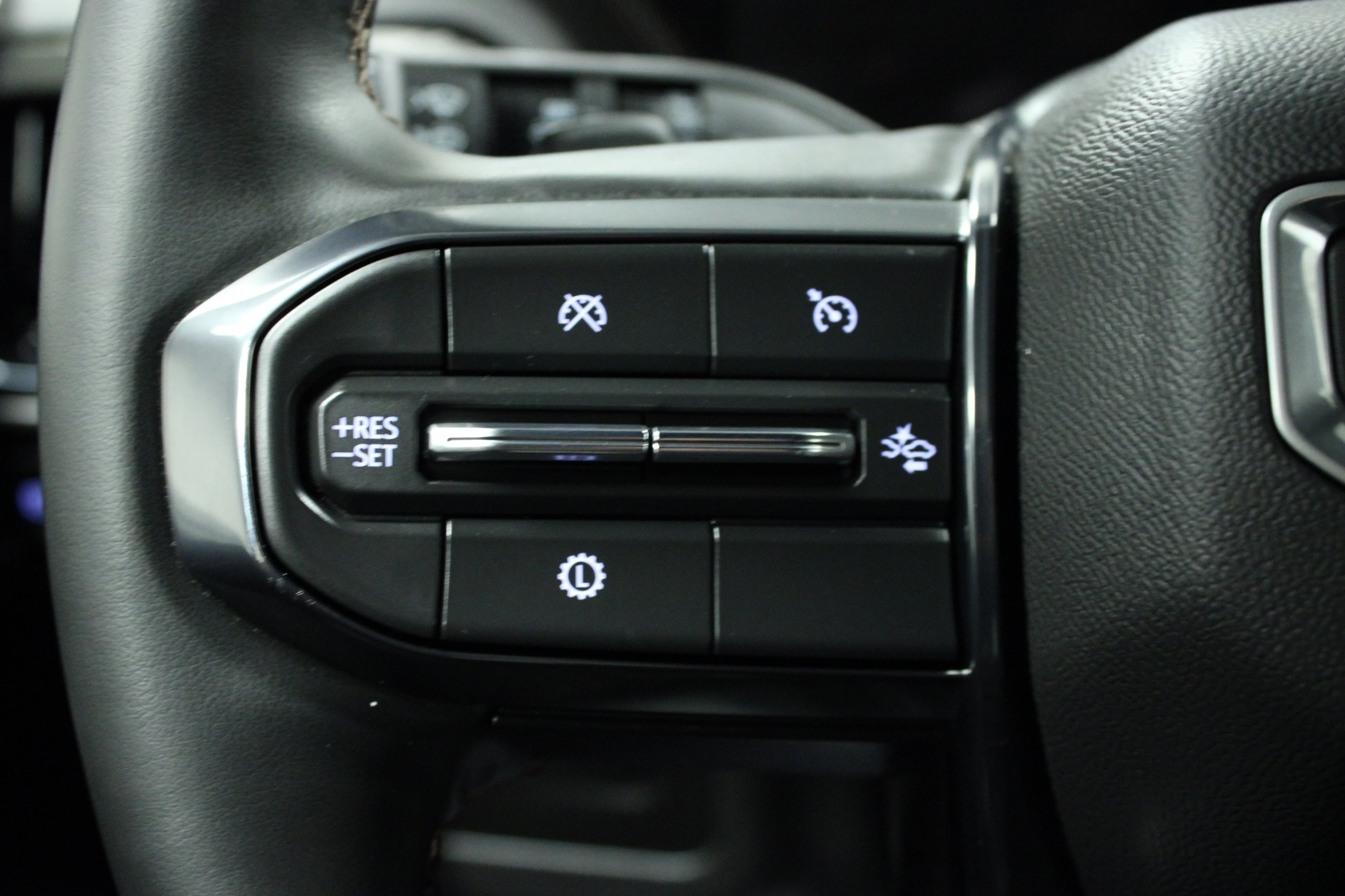 Used 2025 Onyx Black GMC AT4 image 21