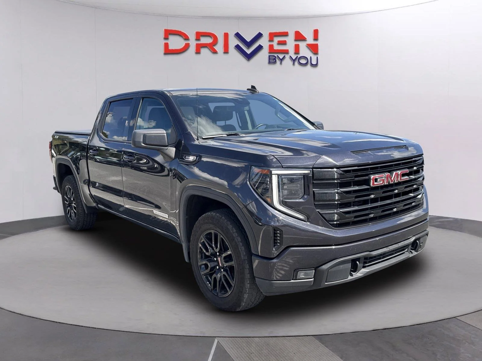 Used 2023 TITANIUM RUSH METALLIC GMC Elevation image 2