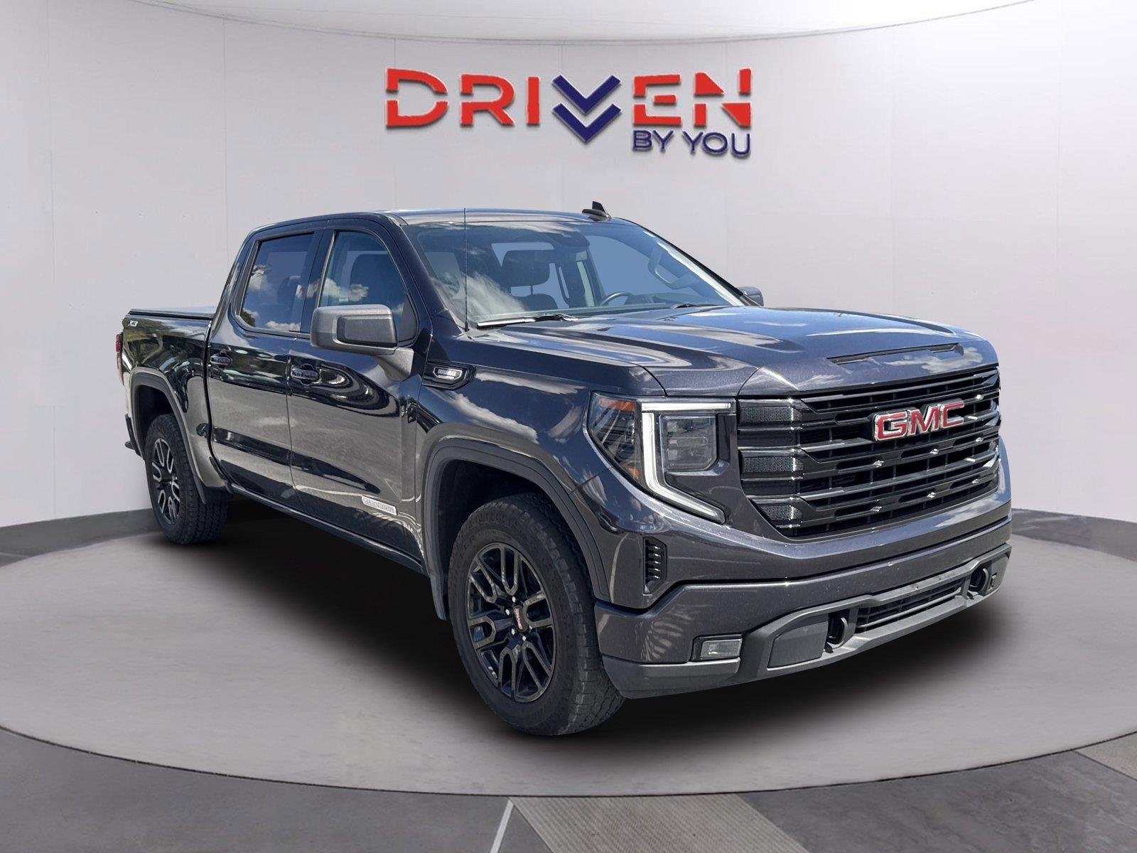 Used 2023 TITANIUM RUSH METALLIC GMC Elevation image 2