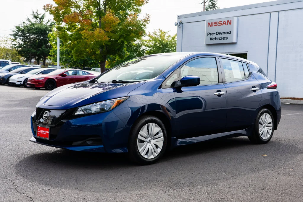 Used 2025 Blue Nissan S image 3