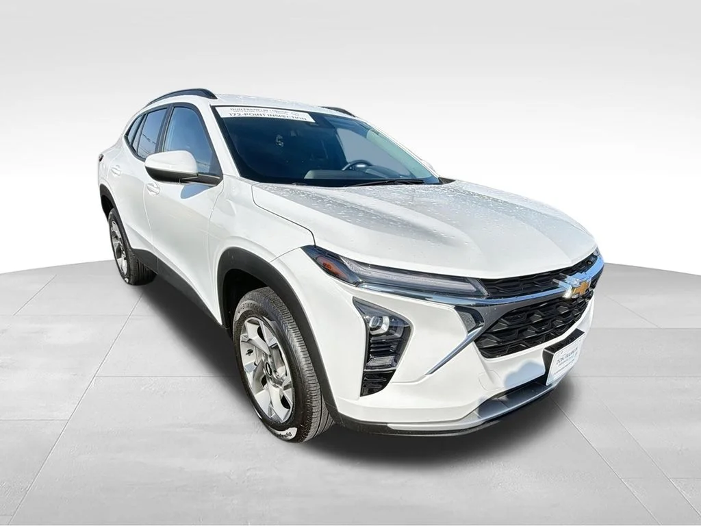 Used 2025 White Chevrolet LT image 3