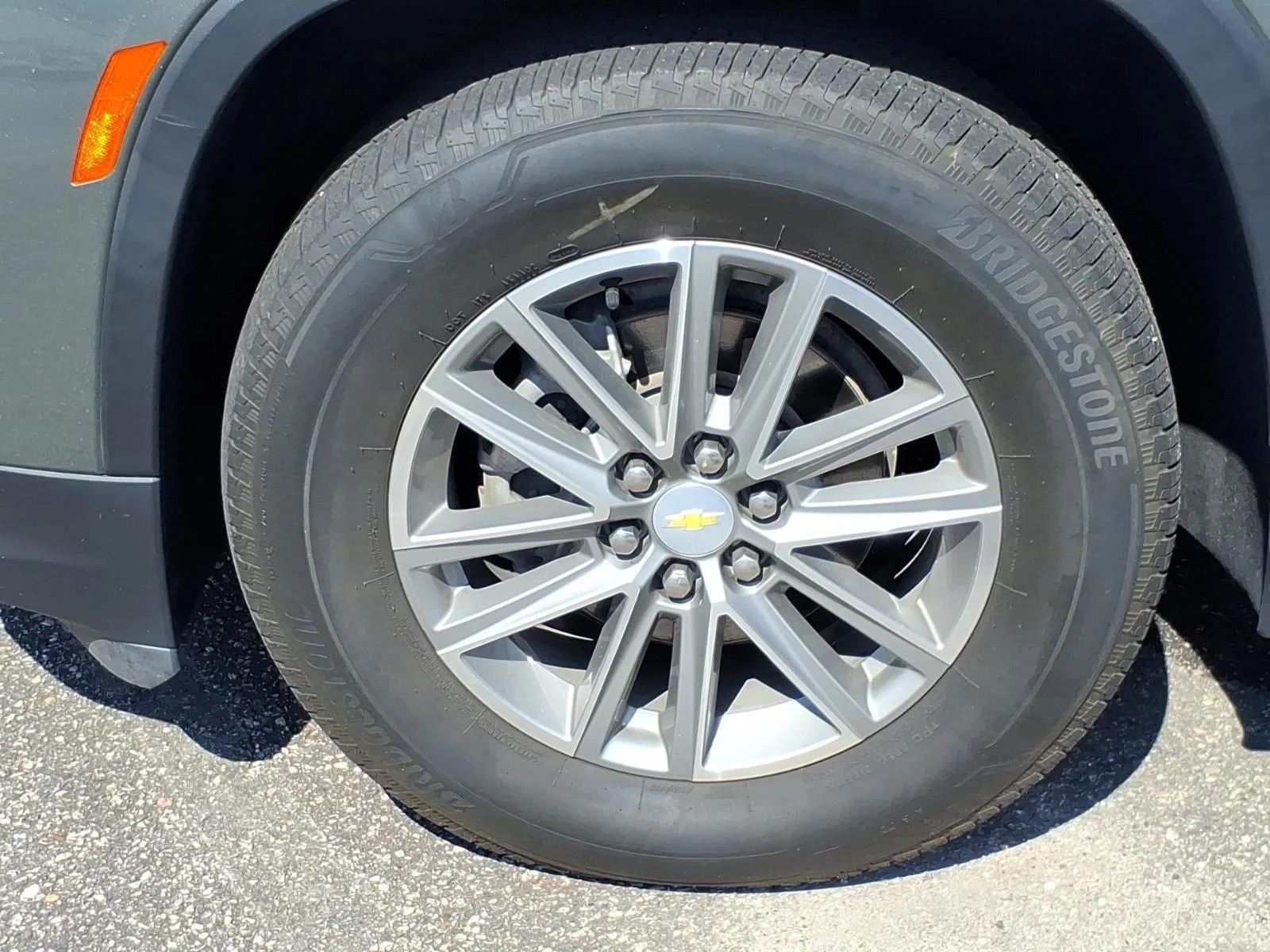 Used 2023 Silver Sage Metallic Chevrolet LT Cloth image 4