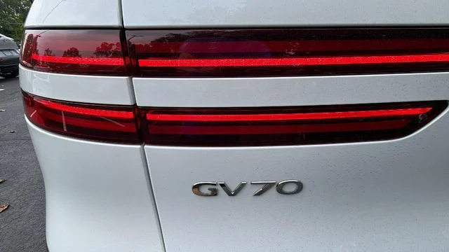 Used 2023 White Genesis 2.5T image 9