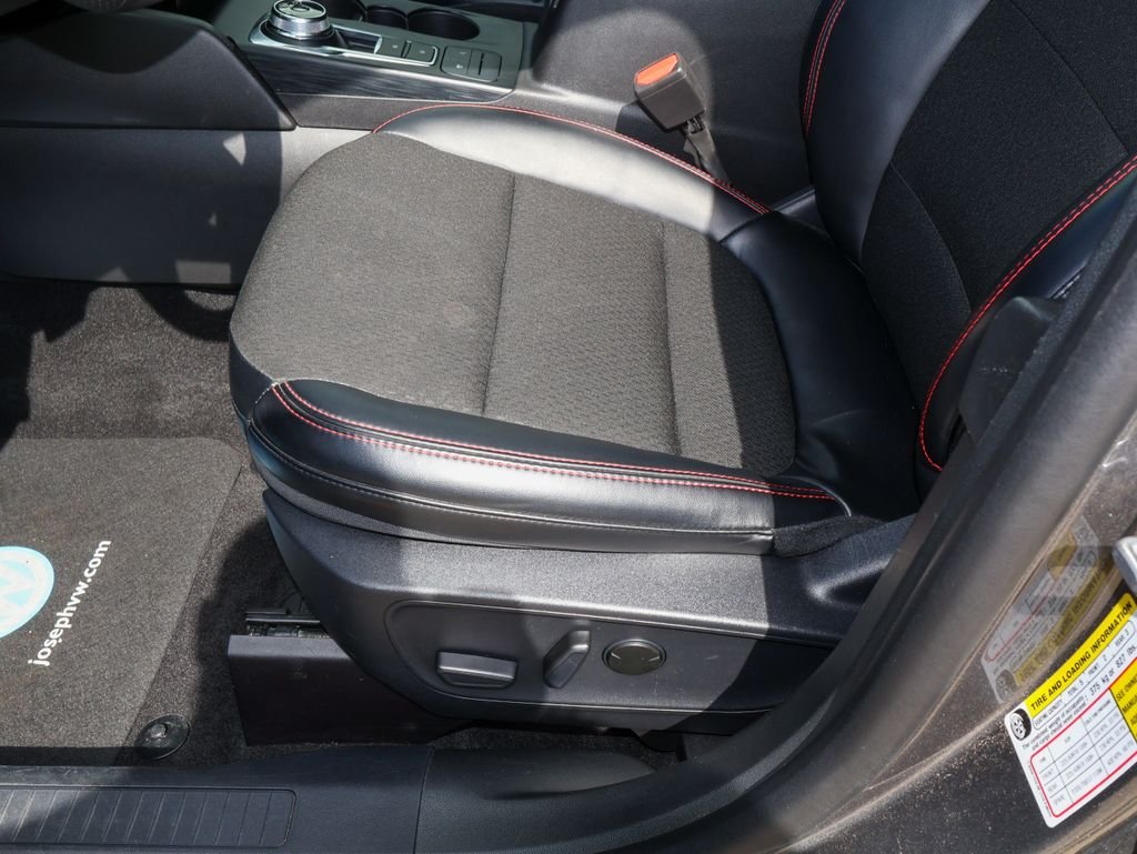 Used 2025 Gray Ford ST-Line Select image 13