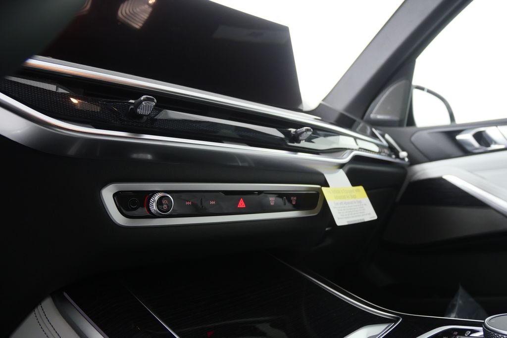 Used 2026 Alpine White BMW xDrive40i image 21