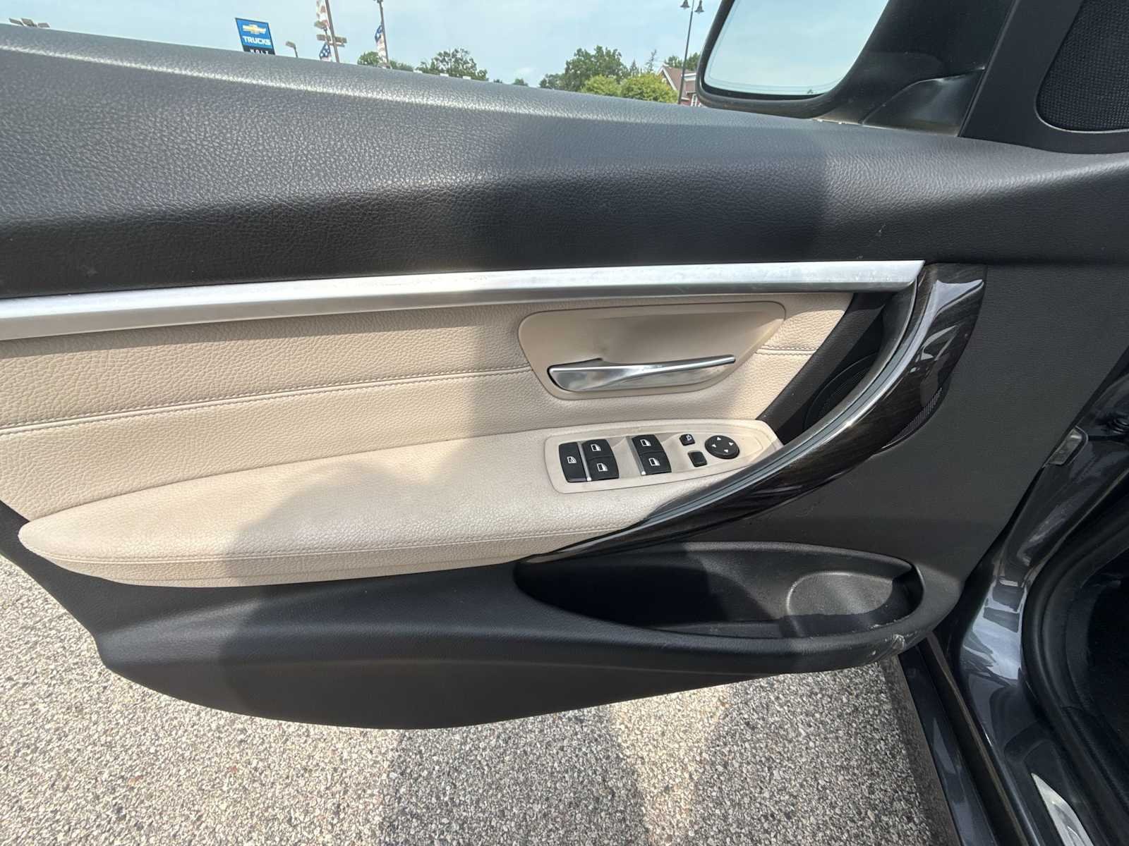 Used 2017 Gray BMW xDrive image 22