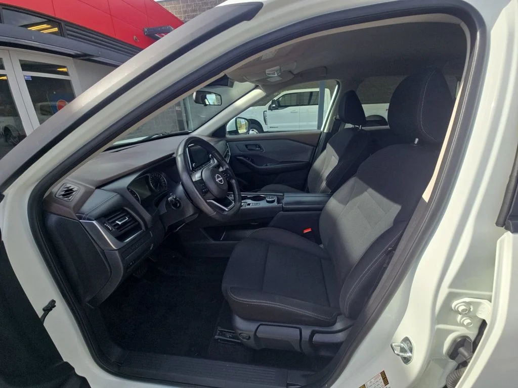 Used 2023 White Nissan S image 25
