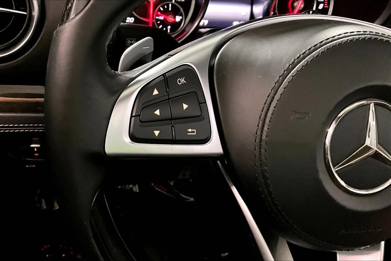 Used 2018 Black Mercedes-Benz SL 550 image 21