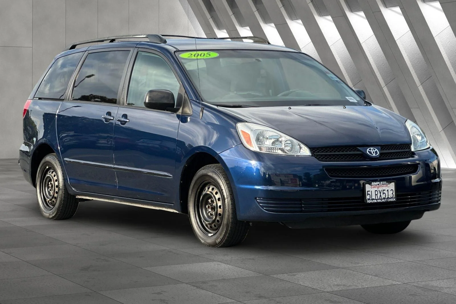 Used 2005  Toyota LE image 13