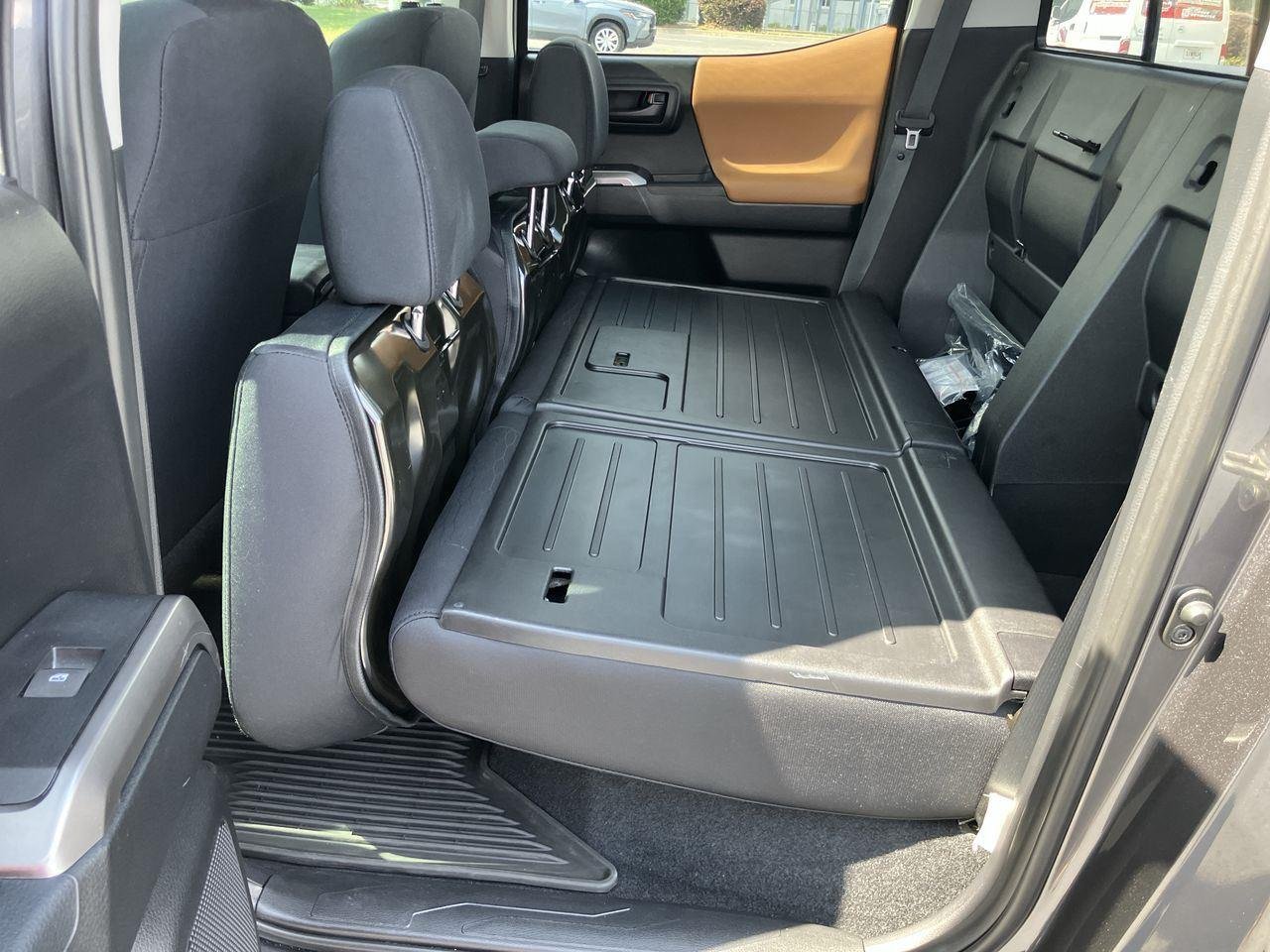 Used 2017 Gray (Magnetic Gray Metallic) Toyota SR5 V6 Double Cab image 25