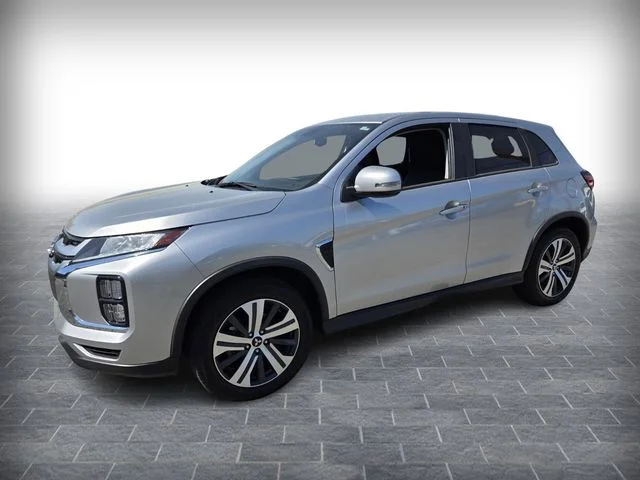 Used 2025 Silver Mitsubishi 2.0 SE image 3
