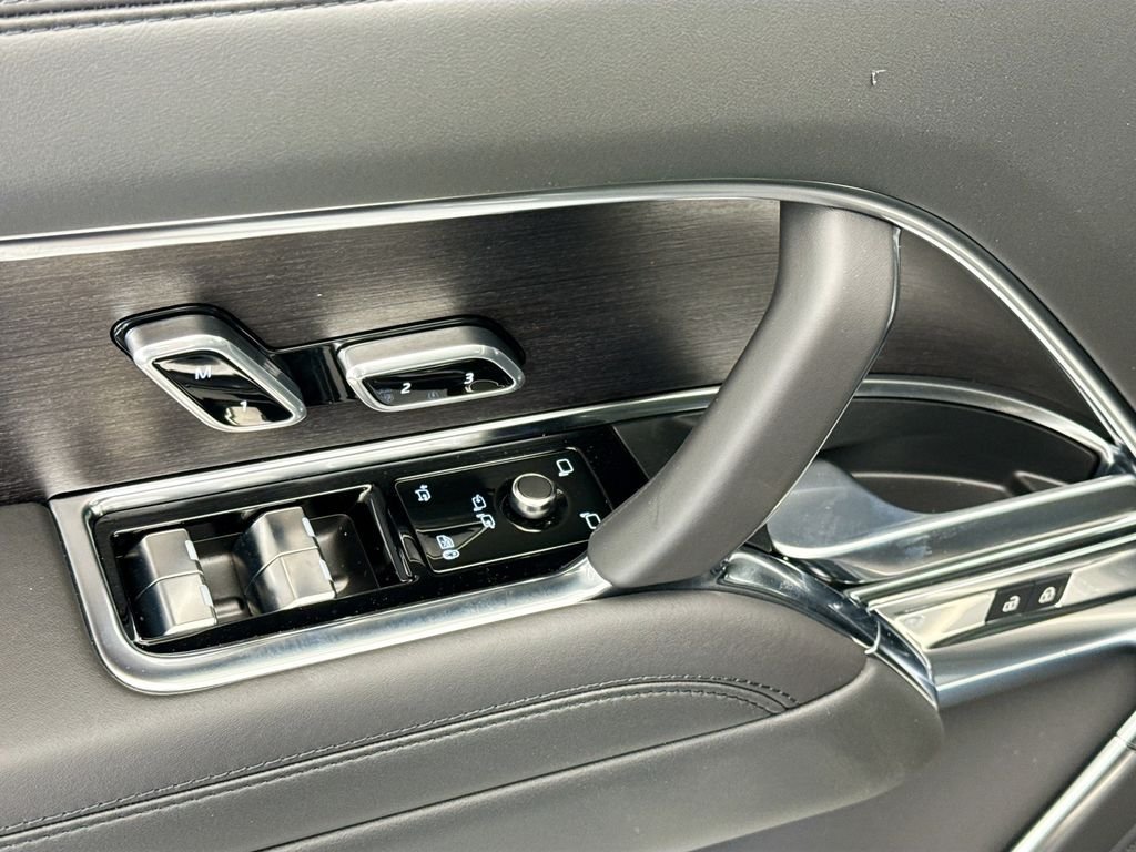 New 2026 Santorini Black LAND ROVER SE image 22